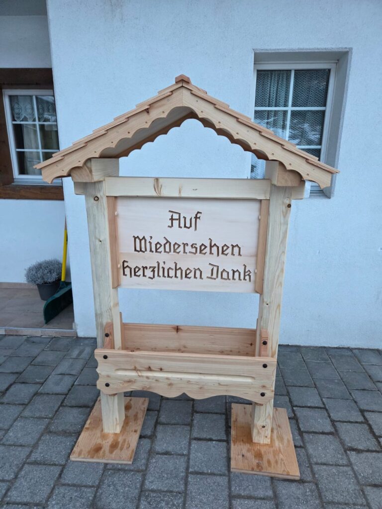 Hofhüsli aus Holz, nach Wunsch gefertigt